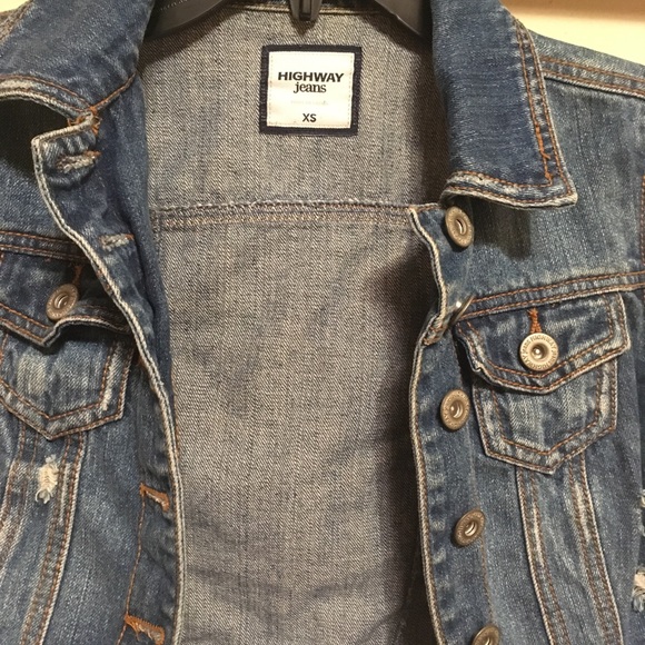 ✨Jean Jacket✨ - Picture 2 of 4